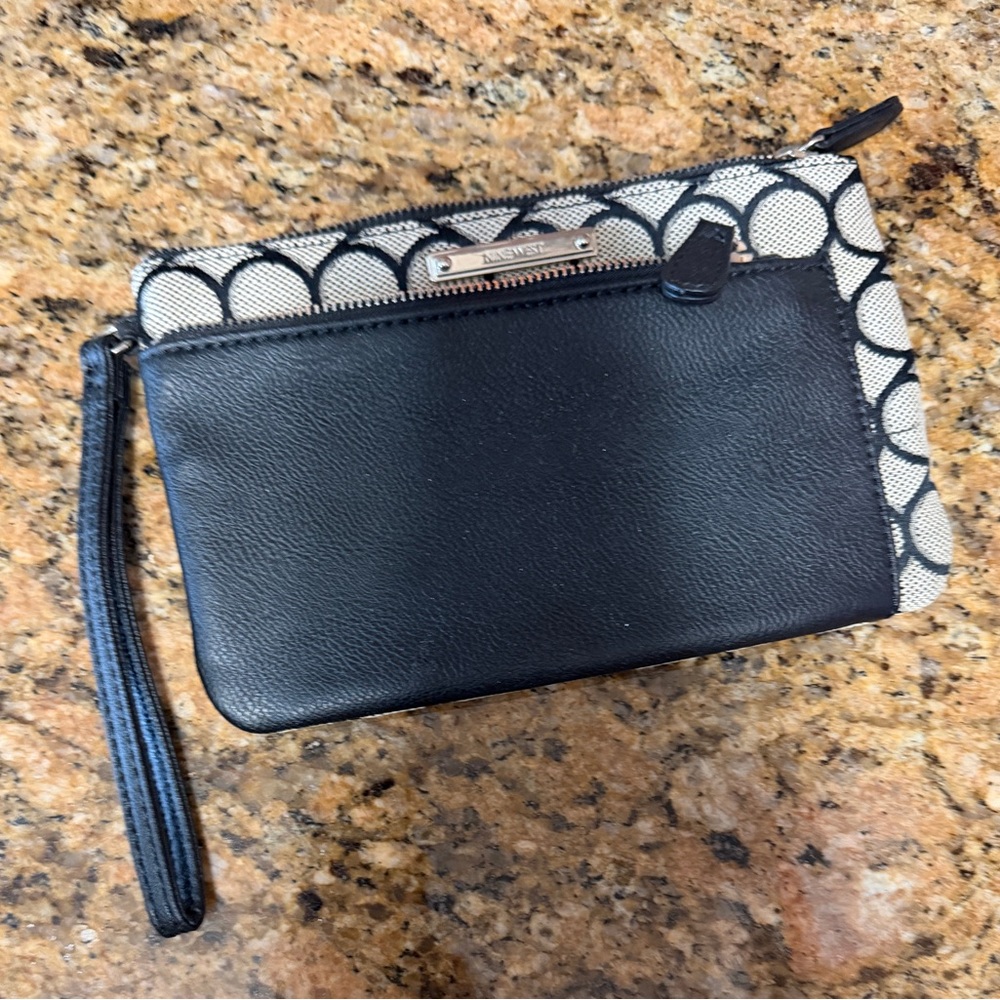 Nine West Black and White Clutch Wristlet